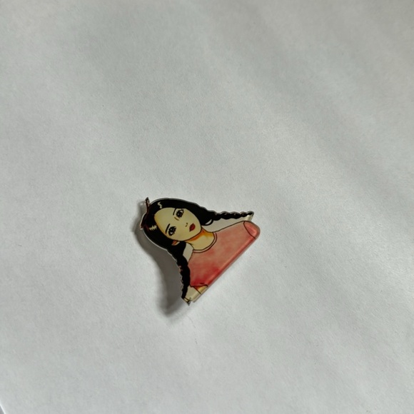 Fashion pin - free with a purchase of an item - Picture 4 of 6